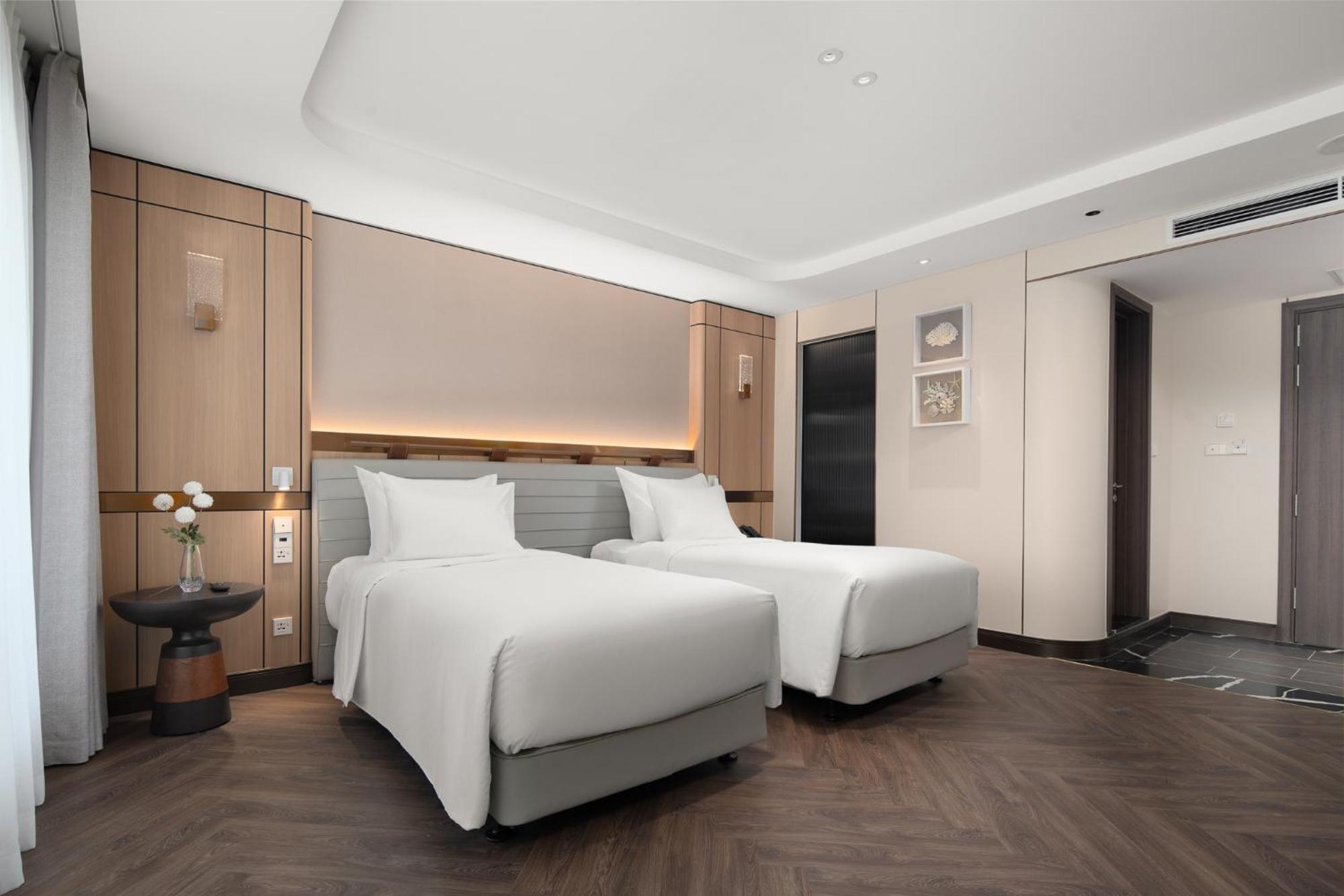 Grand Pioneers Halong Bay Cruise 1 Hotel Ha Long Bagian luar foto