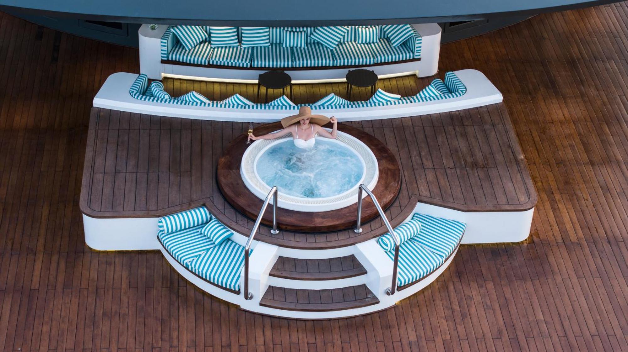 Grand Pioneers Halong Bay Cruise 1 Hotel Ha Long Bagian luar foto