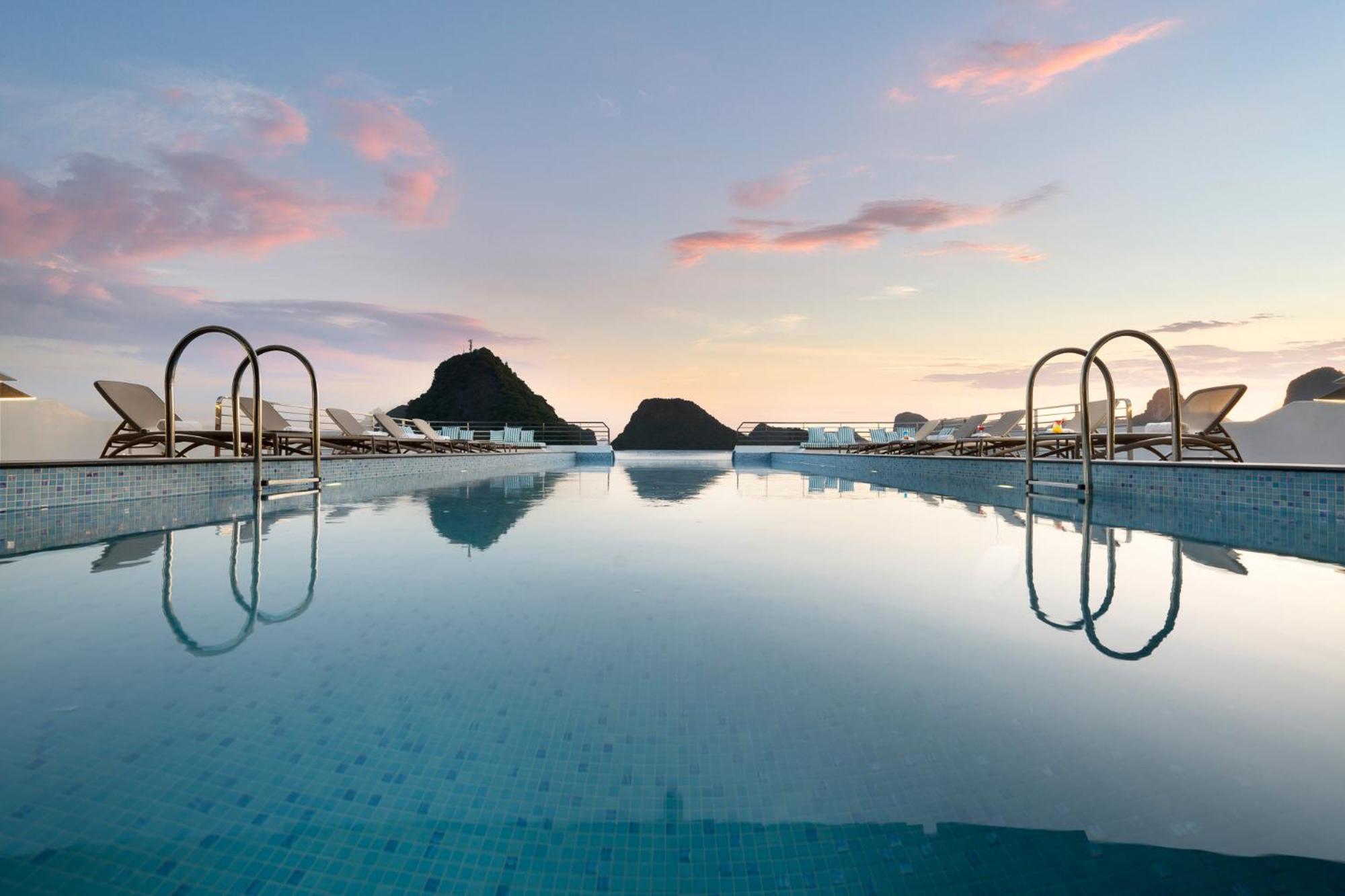 Grand Pioneers Halong Bay Cruise 1 Hotel Ha Long Bagian luar foto